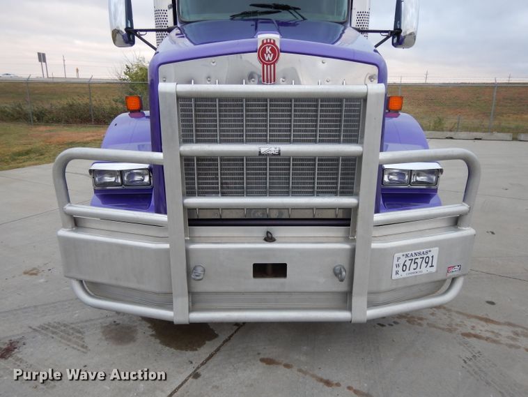 image for item DH3333 2014 Kenworth T800  semi truck