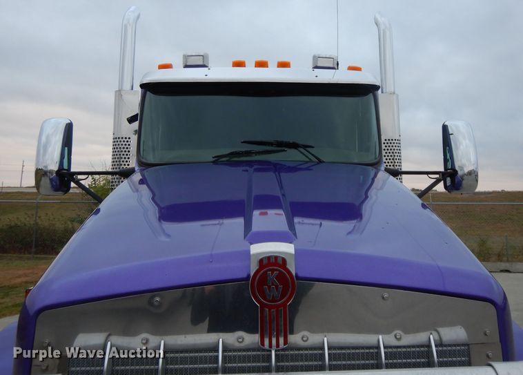 image for item DH3333 2014 Kenworth T800  semi truck
