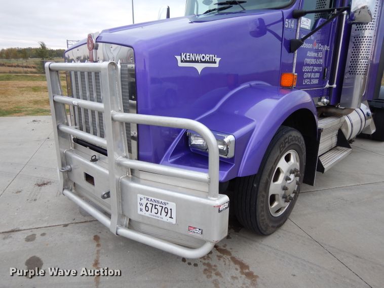 image for item DH3333 2014 Kenworth T800  semi truck