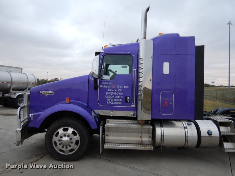image for item DH3333 2014 Kenworth T800  semi truck
