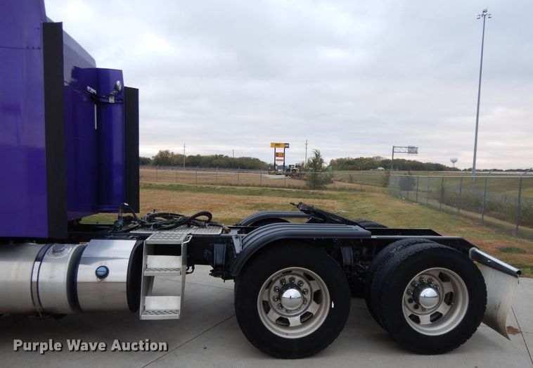 image for item DH3333 2014 Kenworth T800  semi truck