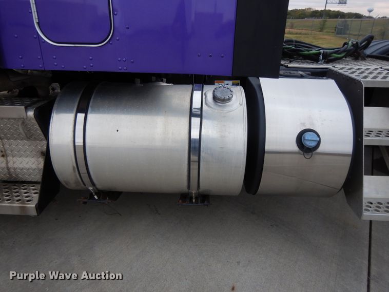 image for item DH3333 2014 Kenworth T800  semi truck