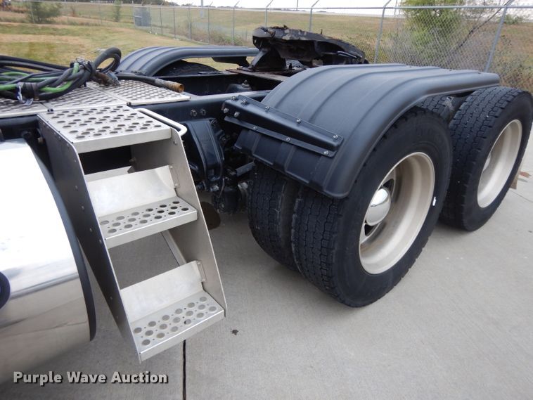 image for item DH3333 2014 Kenworth T800  semi truck