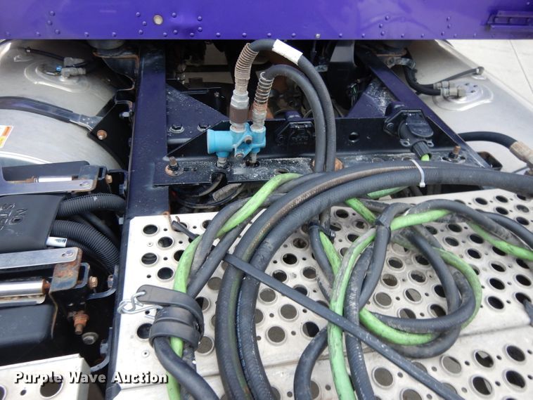 image for item DH3333 2014 Kenworth T800  semi truck