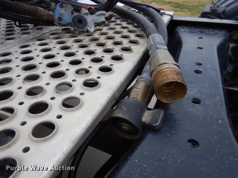 image for item DH3333 2014 Kenworth T800  semi truck