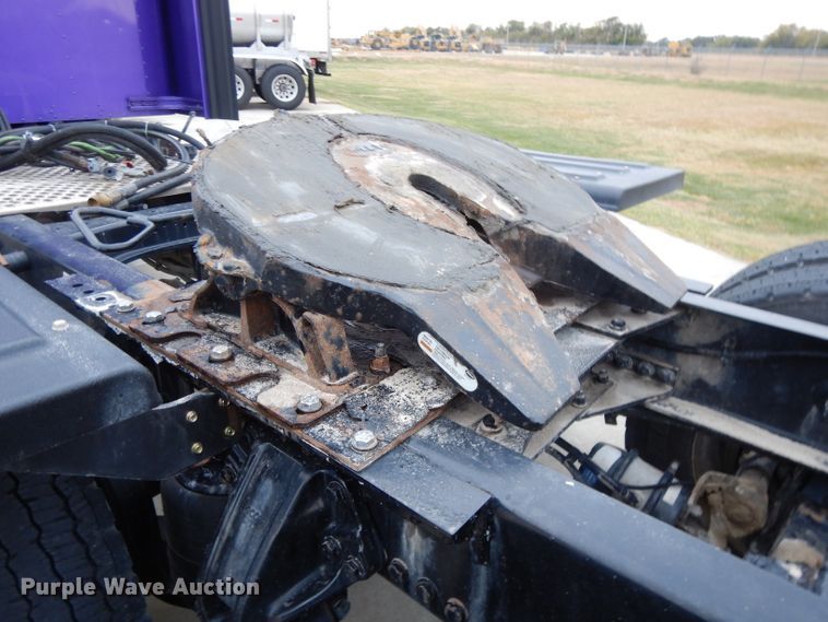 image for item DH3333 2014 Kenworth T800  semi truck