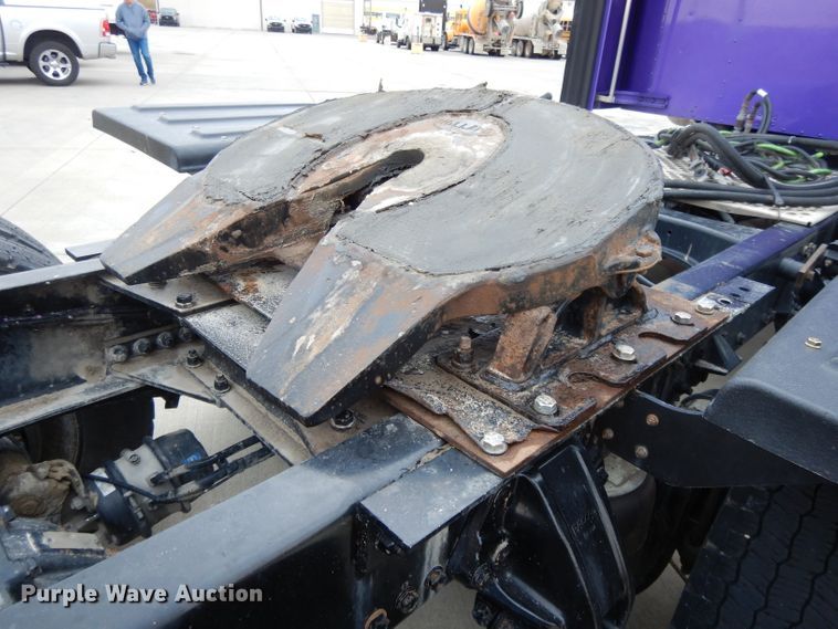 image for item DH3333 2014 Kenworth T800  semi truck