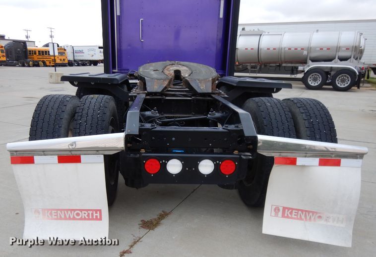 image for item DH3333 2014 Kenworth T800  semi truck