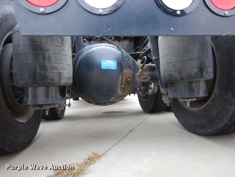 image for item DH3333 2014 Kenworth T800  semi truck