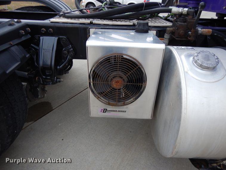 image for item DH3333 2014 Kenworth T800  semi truck