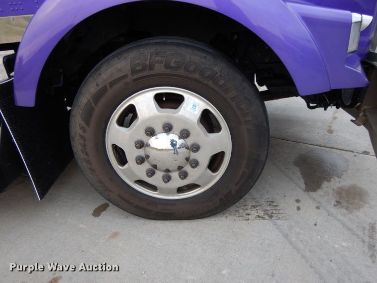 image for item DH3333 2014 Kenworth T800  semi truck