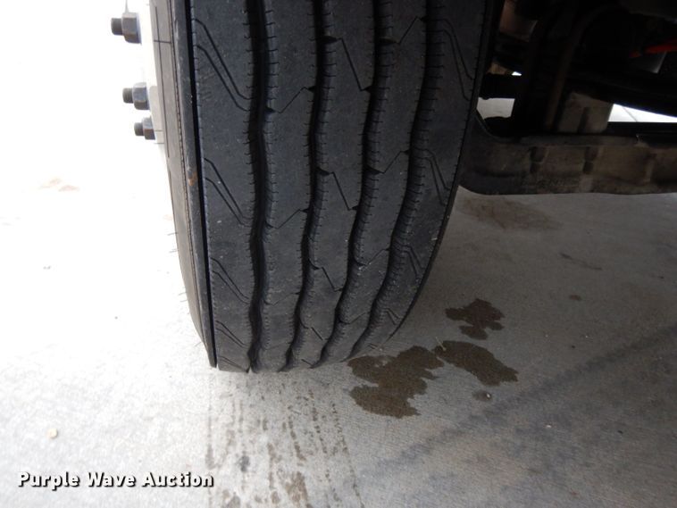 image for item DH3333 2014 Kenworth T800  semi truck