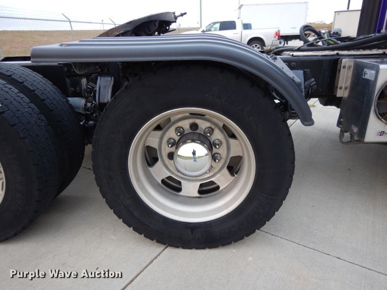 image for item DH3333 2014 Kenworth T800  semi truck