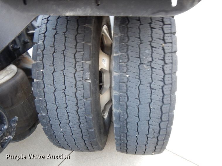 image for item DH3333 2014 Kenworth T800  semi truck