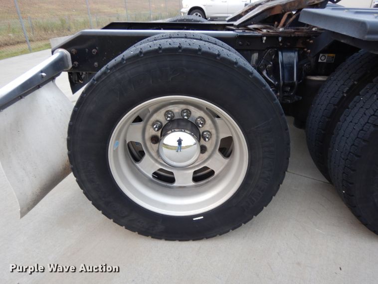 image for item DH3333 2014 Kenworth T800  semi truck