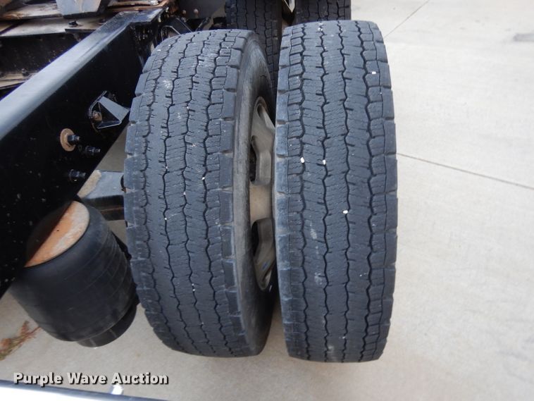 image for item DH3333 2014 Kenworth T800  semi truck