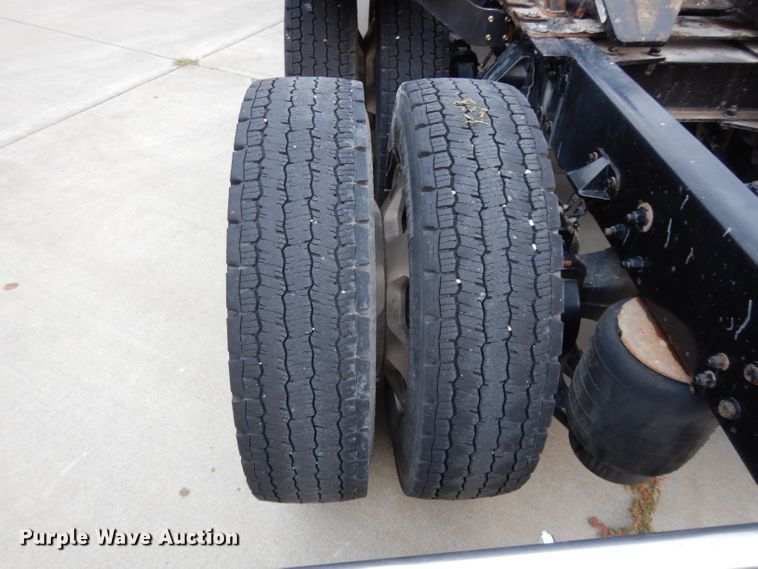 image for item DH3333 2014 Kenworth T800  semi truck