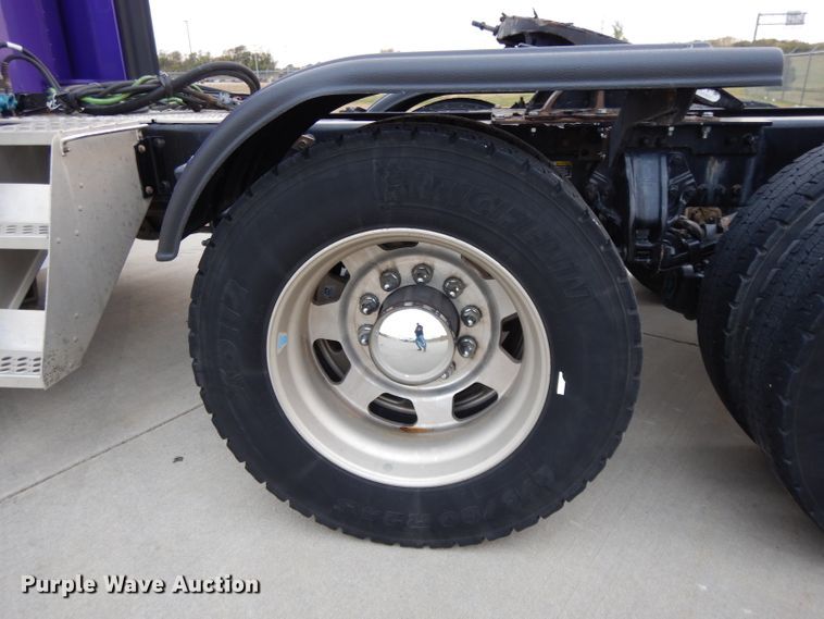 image for item DH3333 2014 Kenworth T800  semi truck