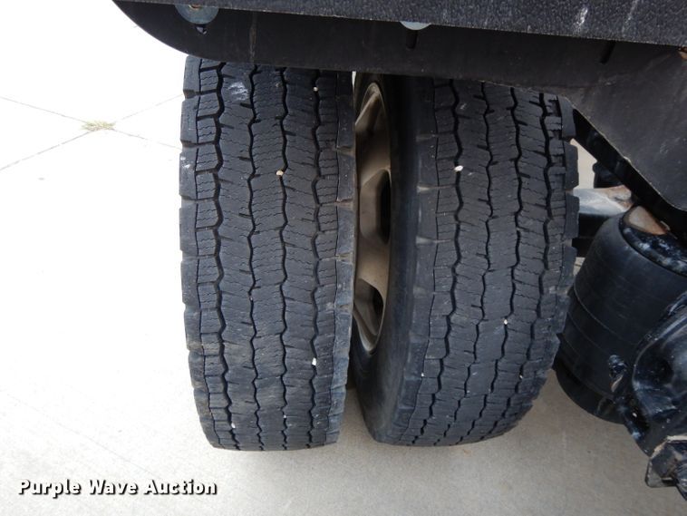 image for item DH3333 2014 Kenworth T800  semi truck