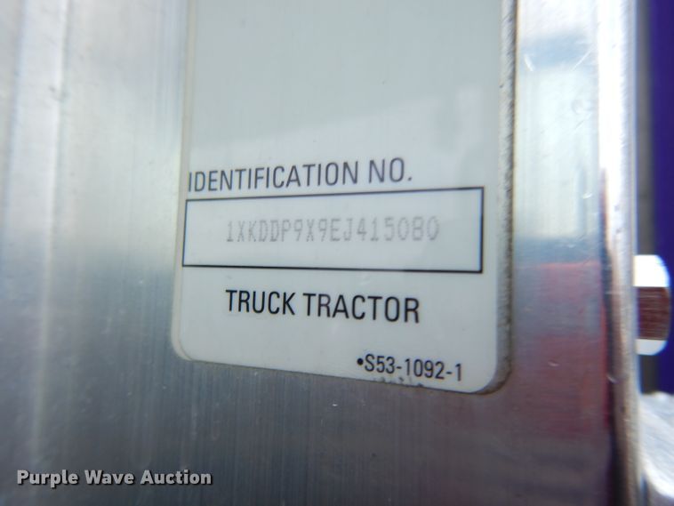 image for item DH3333 2014 Kenworth T800  semi truck