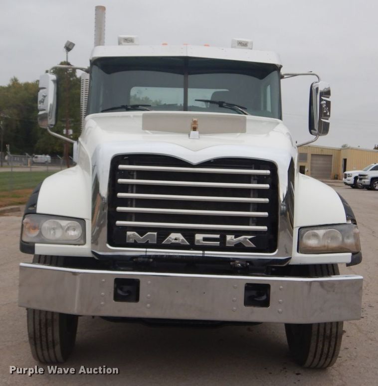 image for item DH5225 2009 Mack GU713  semi truck