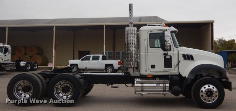 image for item DH5225 2009 Mack GU713  semi truck