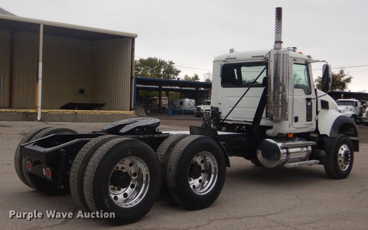 image for item DH5225 2009 Mack GU713  semi truck