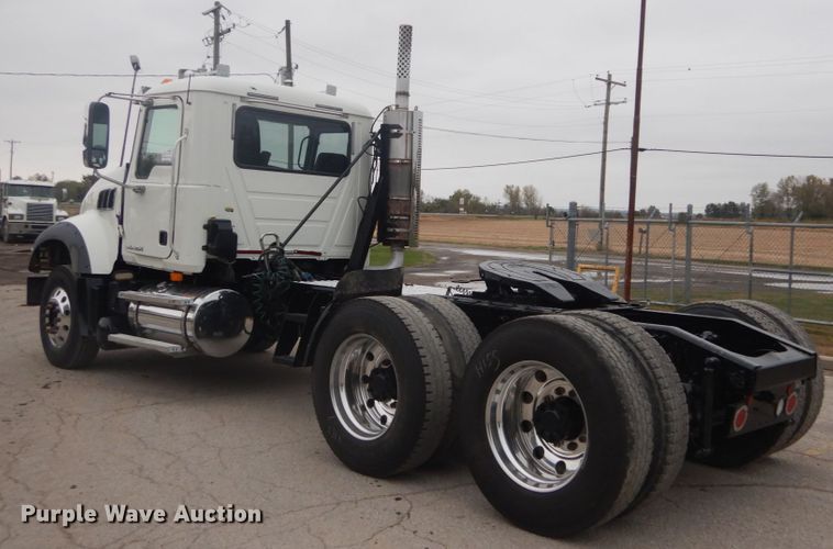 image for item DH5225 2009 Mack GU713  semi truck