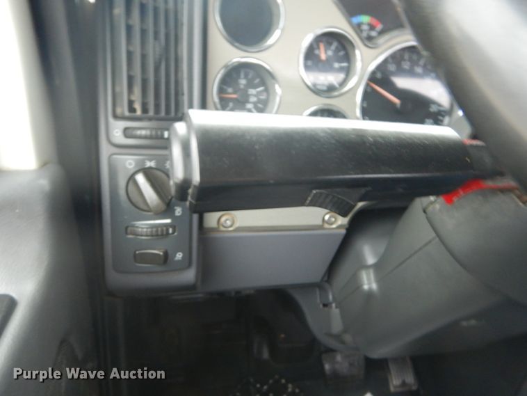 image for item DH5225 2009 Mack GU713  semi truck