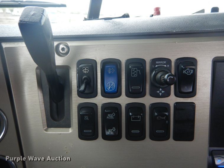 image for item DH5225 2009 Mack GU713  semi truck