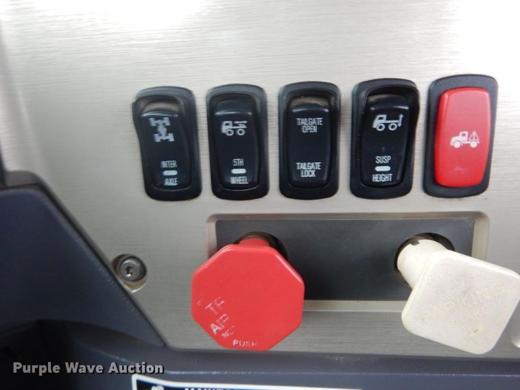 image for item DH5225 2009 Mack GU713  semi truck