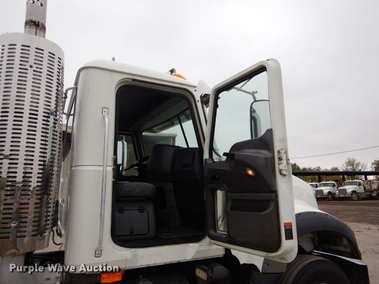 image for item DH5225 2009 Mack GU713  semi truck