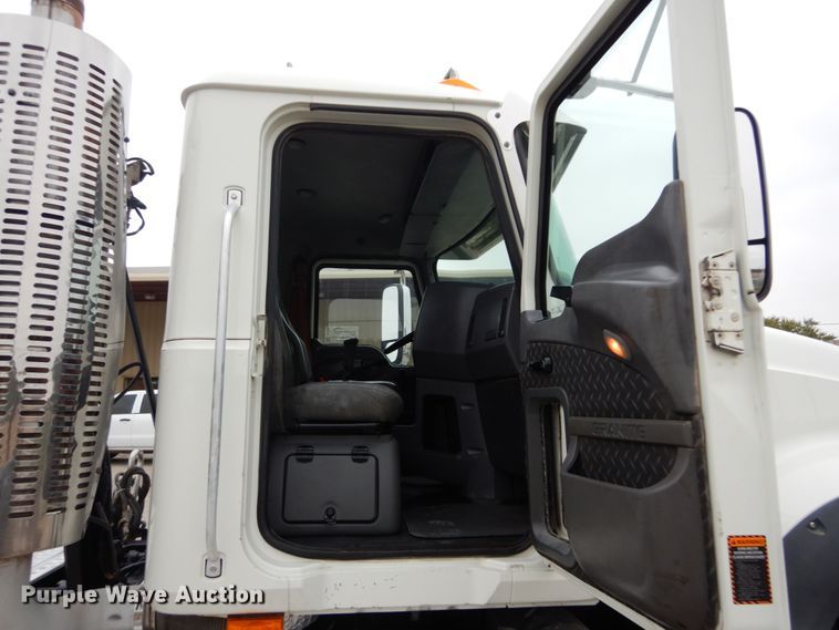 image for item DH5225 2009 Mack GU713  semi truck