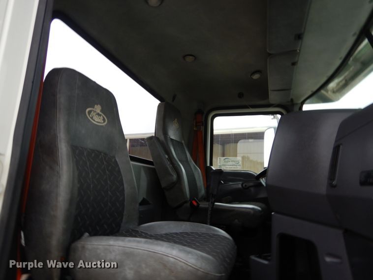 image for item DH5225 2009 Mack GU713  semi truck