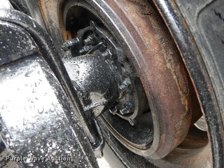 image for item DH5225 2009 Mack GU713  semi truck