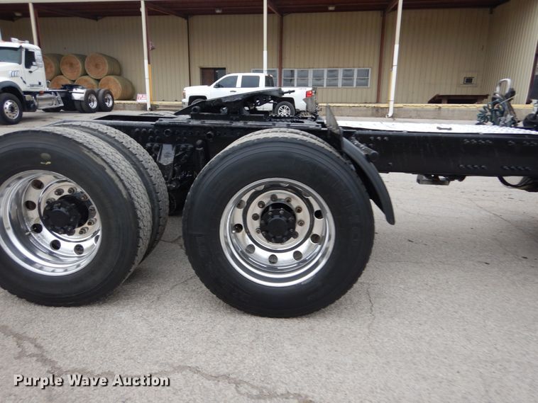 image for item DH5225 2009 Mack GU713  semi truck