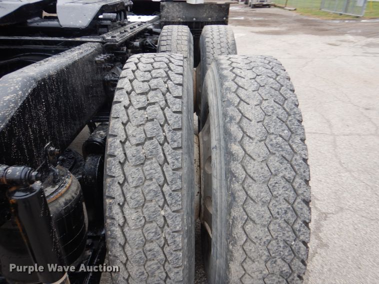 image for item DH5225 2009 Mack GU713  semi truck