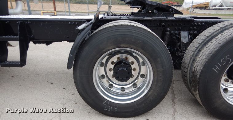 image for item DH5225 2009 Mack GU713  semi truck