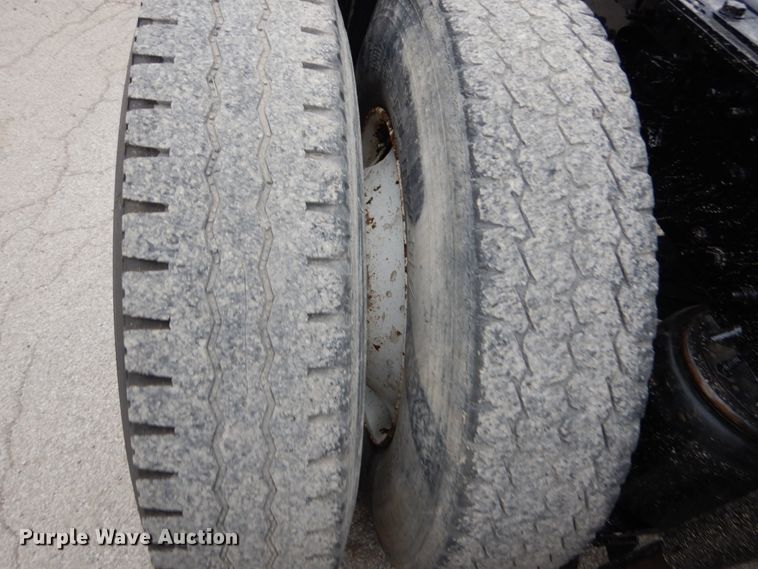 image for item DH5225 2009 Mack GU713  semi truck