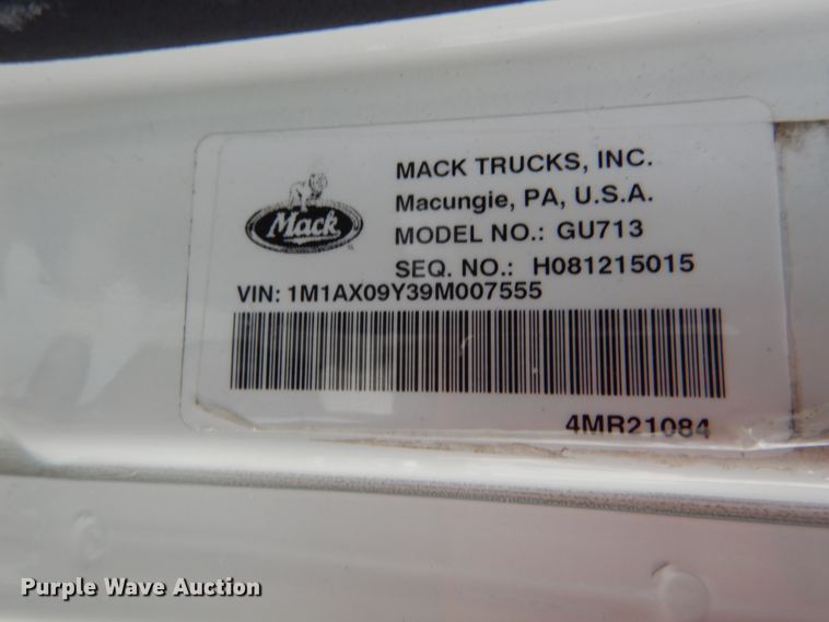 image for item DH5225 2009 Mack GU713  semi truck