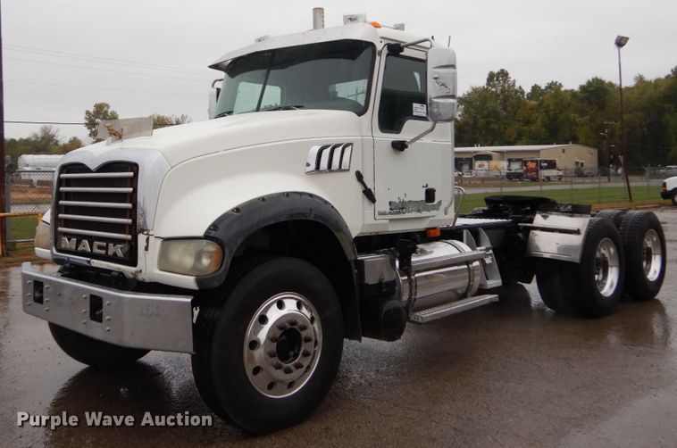 image for item DH5226 2009 Mack GU713  semi truck