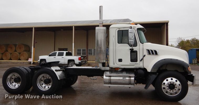 image for item DH5226 2009 Mack GU713  semi truck