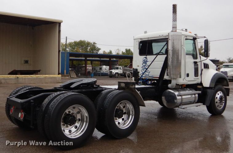 image for item DH5226 2009 Mack GU713  semi truck