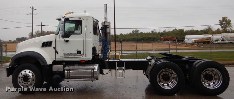 image for item DH5226 2009 Mack GU713  semi truck