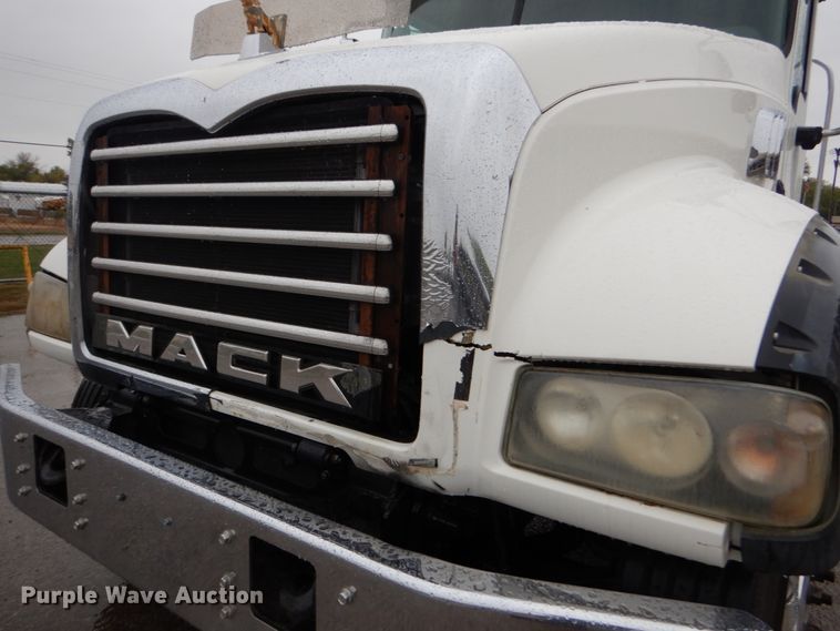 image for item DH5226 2009 Mack GU713  semi truck