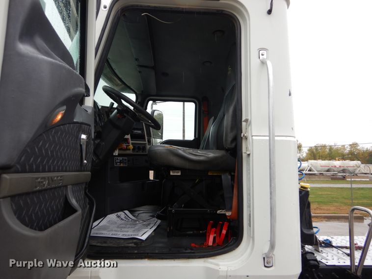 image for item DH5226 2009 Mack GU713  semi truck