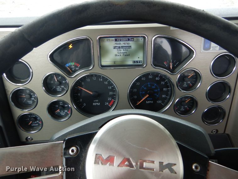 image for item DH5226 2009 Mack GU713  semi truck