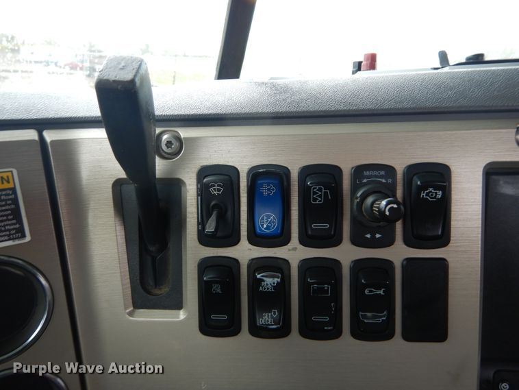 image for item DH5226 2009 Mack GU713  semi truck