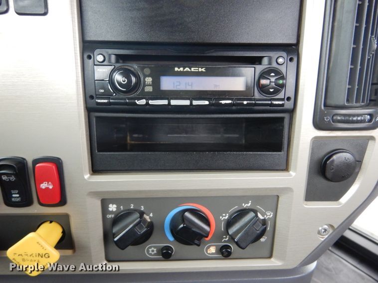 image for item DH5226 2009 Mack GU713  semi truck