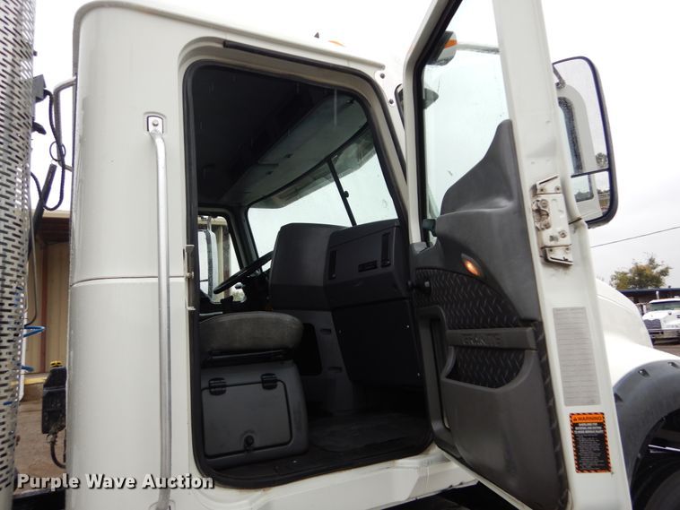 image for item DH5226 2009 Mack GU713  semi truck